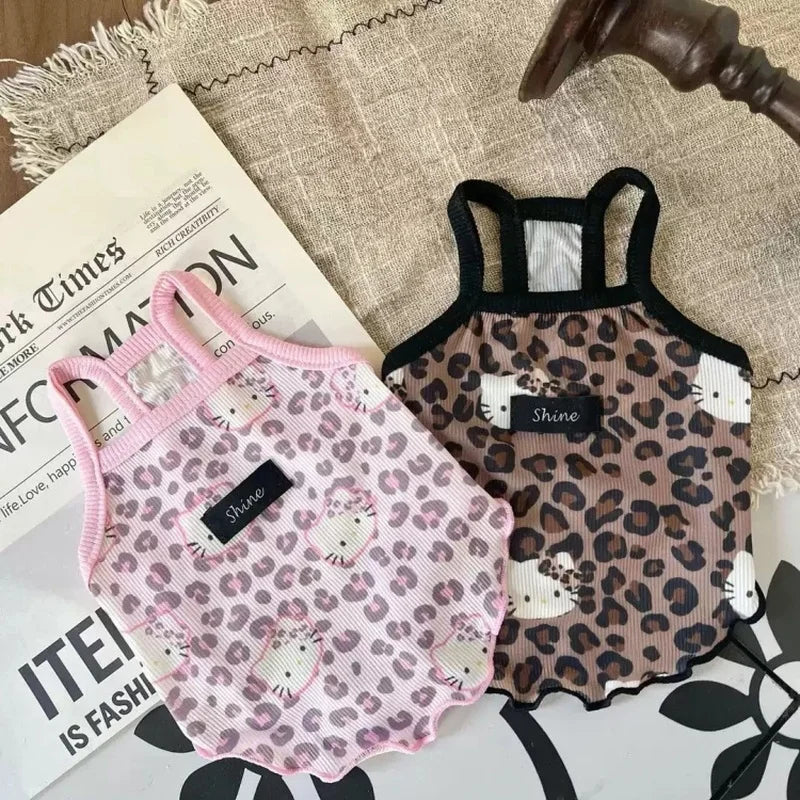 Novas roupas para animais de estimação, primavera/verão 2025, suspensórios corta-vento Spice Girls, estampa de leopardo, seda gelada e tecidos frescos, gatos e cães usam