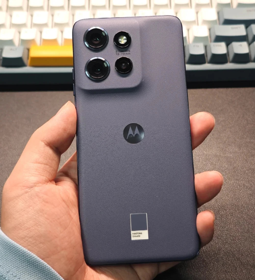 Smartphone Motorola Moto S50 Dimensity 7300 5G desbloqueado, tela P-OLED de 6,36'', 120Hz, 4310mAh, 68W SuperVOOC, câmera de 50MP NFC OTA