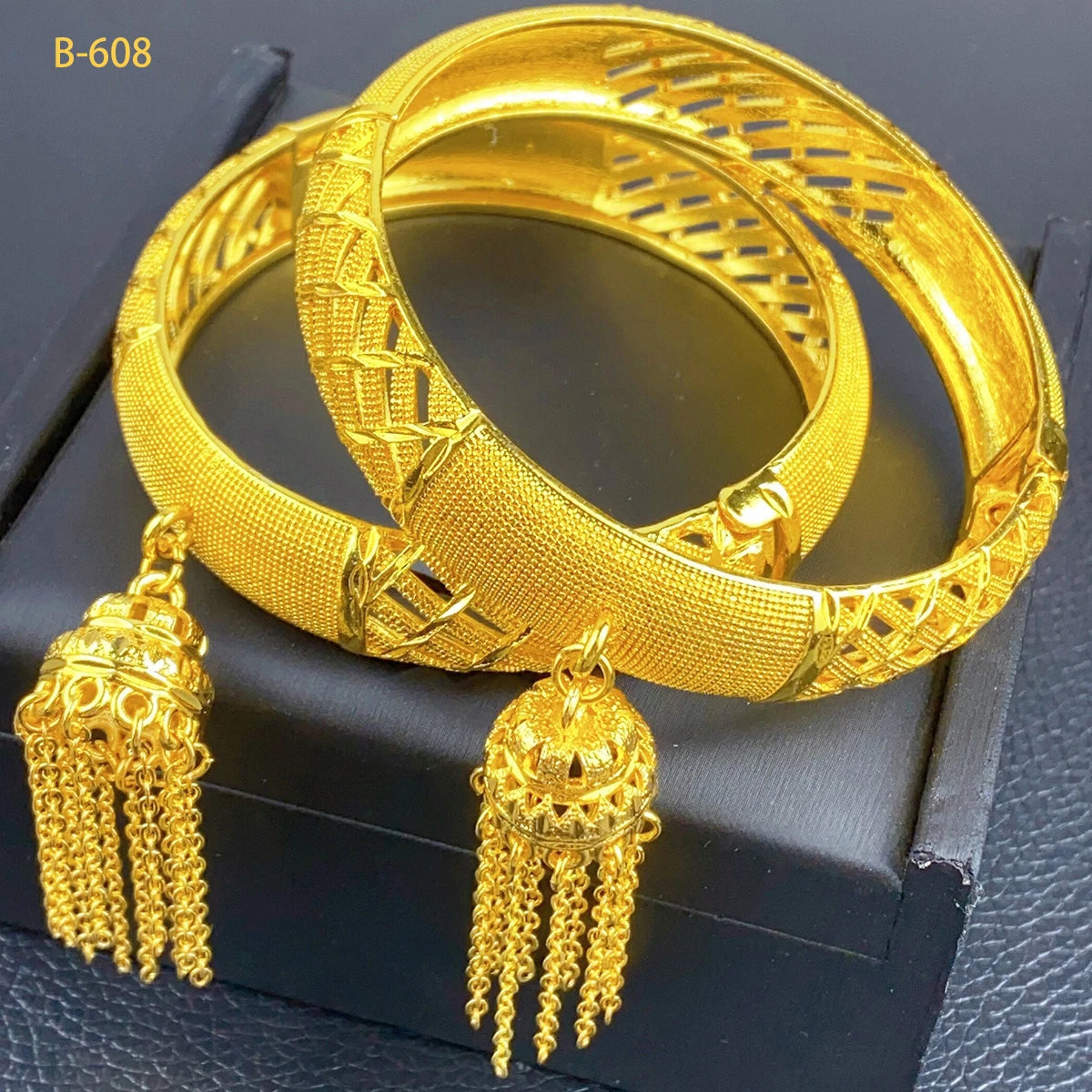 XUHUANG Novo Design Dubai Pulseiras Douradas com Pingente de Borla para Mulheres Indianas do Oriente Médio Nigeriano Joias de Luxo para Casamento