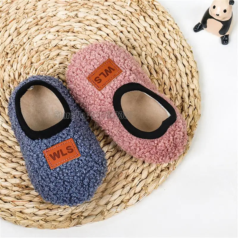 Pantufas de inverno para bebês, pantufas de chão para bebês, de pelúcia, quentes, para meninos e meninas, macias e antiderrapantes, para escola interna