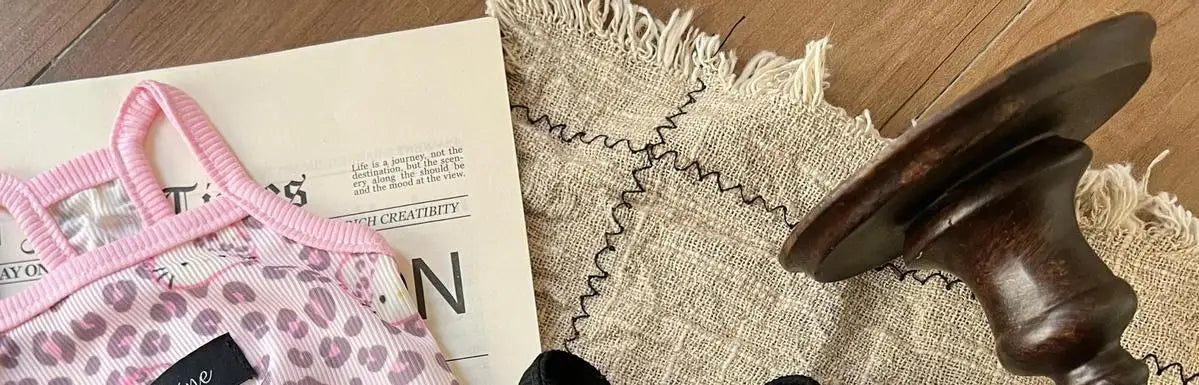 Novas roupas para animais de estimação, primavera/verão 2025, suspensórios corta-vento Spice Girls, estampa de leopardo, seda gelada e tecidos frescos, gatos e cães usam