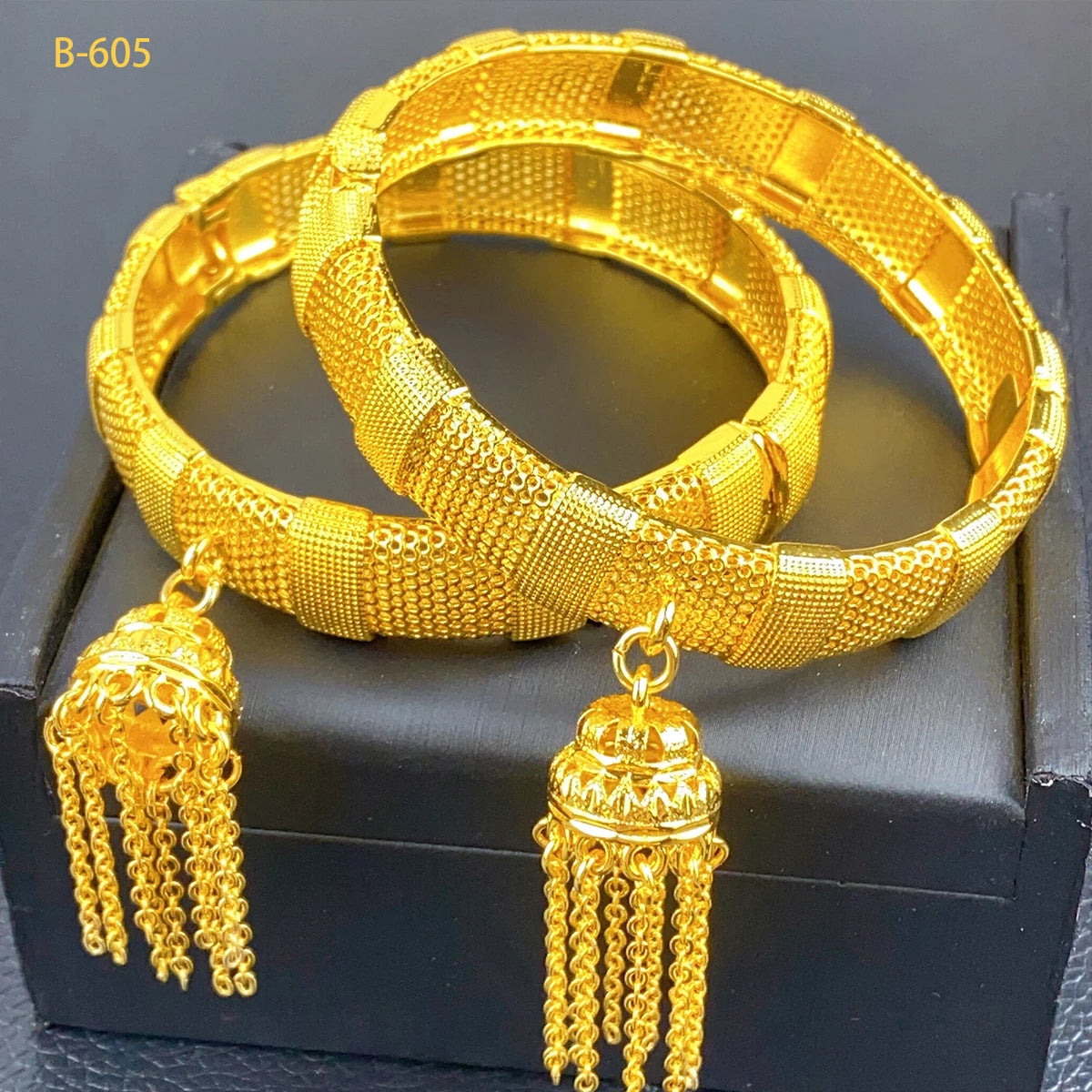 XUHUANG Novo Design Dubai Pulseiras Douradas com Pingente de Borla para Mulheres Indianas do Oriente Médio Nigeriano Joias de Luxo para Casamento