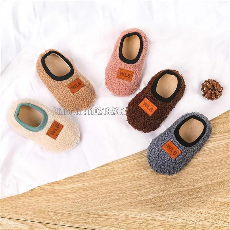 Pantufas de inverno para bebês, pantufas de chão para bebês, de pelúcia, quentes, para meninos e meninas, macias e antiderrapantes, para escola interna