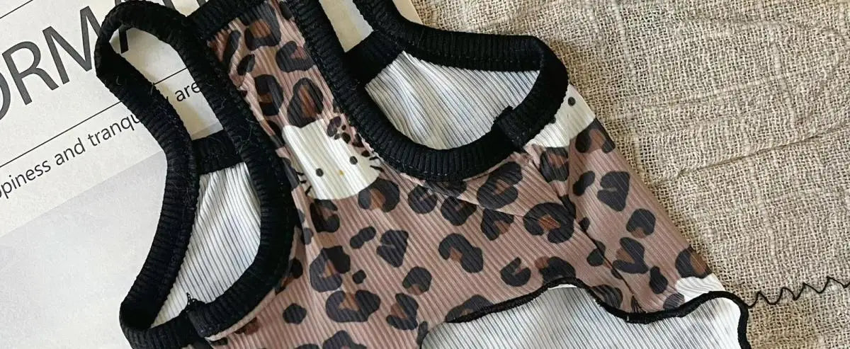 Novas roupas para animais de estimação, primavera/verão 2025, suspensórios corta-vento Spice Girls, estampa de leopardo, seda gelada e tecidos frescos, gatos e cães usam