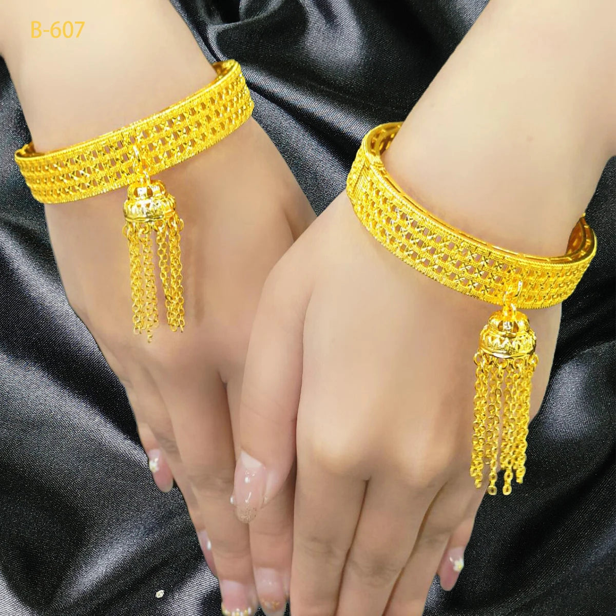 XUHUANG Novo Design Dubai Pulseiras Douradas com Pingente de Borla para Mulheres Indianas do Oriente Médio Nigeriano Joias de Luxo para Casamento