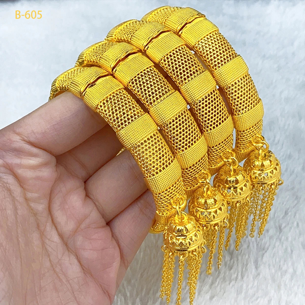 XUHUANG Novo Design Dubai Pulseiras Douradas com Pingente de Borla para Mulheres Indianas do Oriente Médio Nigeriano Joias de Luxo para Casamento