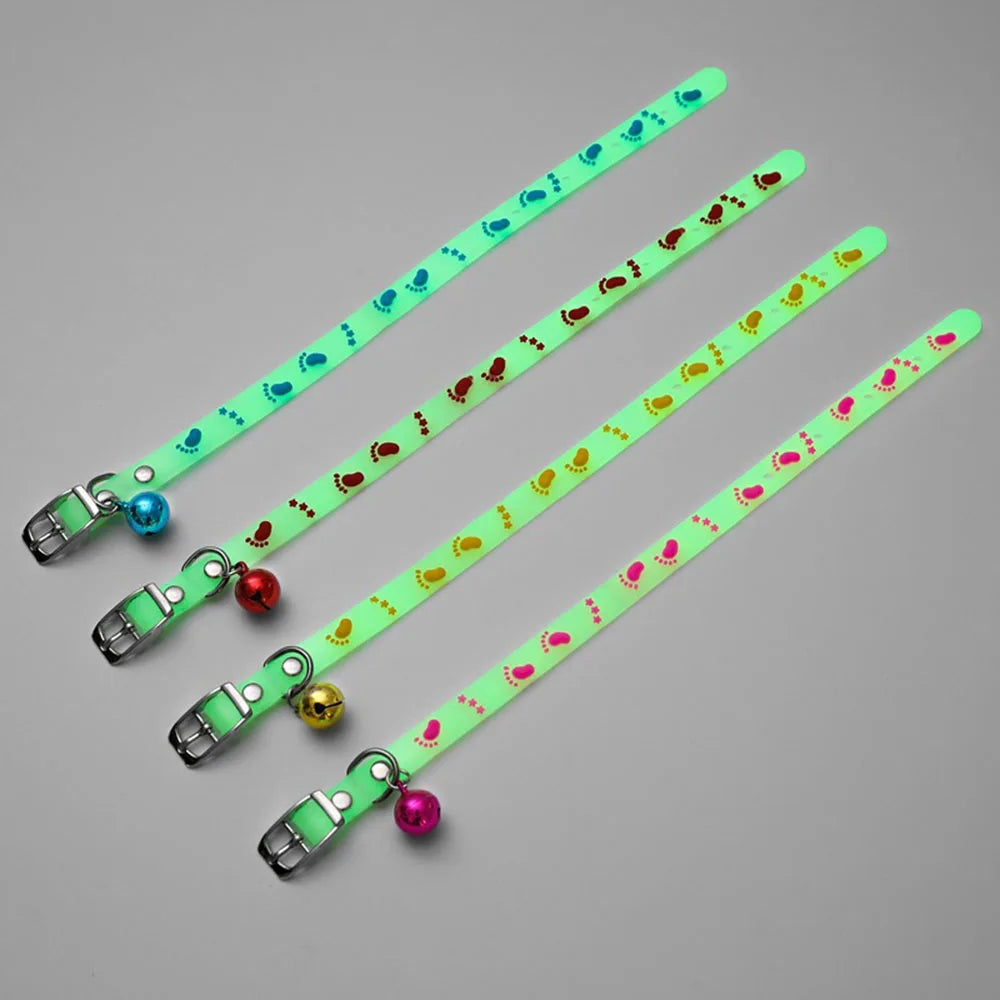 Coleiras brilhantes para animais de estimação com sino que brilham à noite, colar para cães e gatos, acessórios luminosos para gatinhos e filhotes