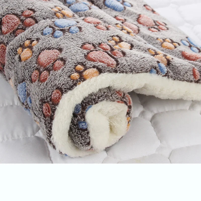 Cama de flanela espessada para cães, tapete macio para dormir para animais de estimação, cobertor quente para animais de estimação no inverno