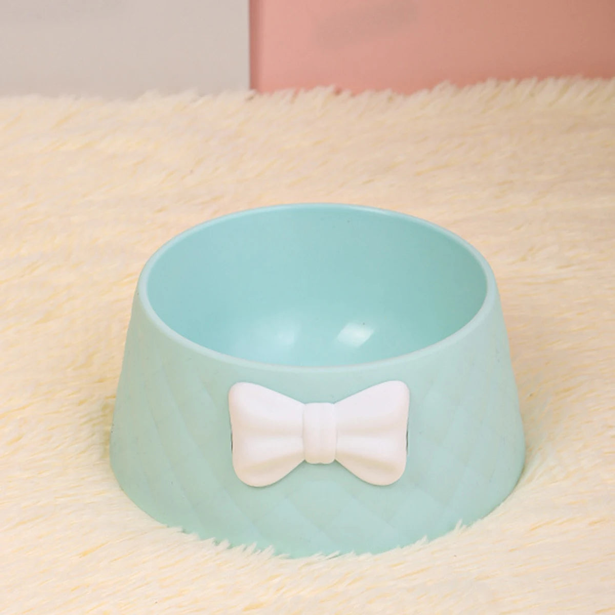 A tigela de macaron com nó de borboleta e a tigela é para animais de estimação
