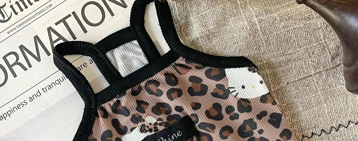 Novas roupas para animais de estimação, primavera/verão 2025, suspensórios corta-vento Spice Girls, estampa de leopardo, seda gelada e tecidos frescos, gatos e cães usam