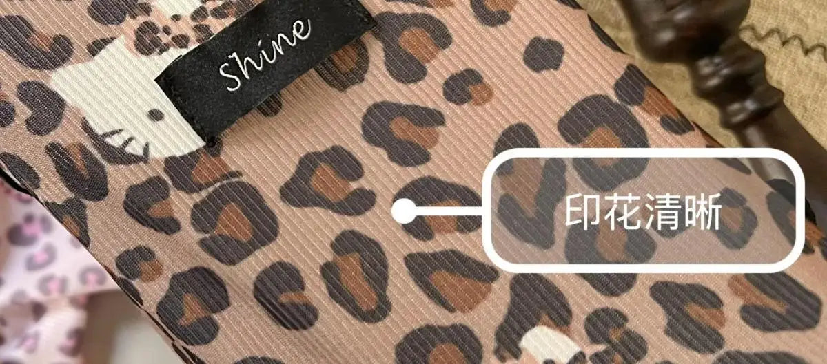 Novas roupas para animais de estimação, primavera/verão 2025, suspensórios corta-vento Spice Girls, estampa de leopardo, seda gelada e tecidos frescos, gatos e cães usam