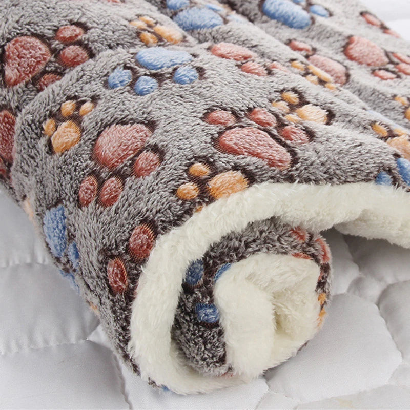 Cama de flanela espessada para cães, tapete macio para dormir para animais de estimação, cobertor quente para animais de estimação no inverno