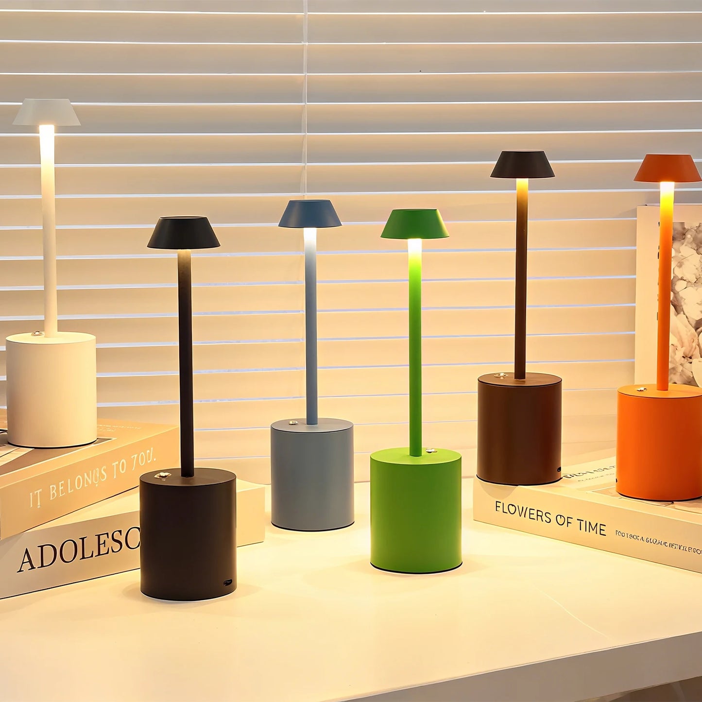 Luminária de mesa LED recarregável por USB, moderna, com toque, para ambientes internos e externos, com abajur cônico, para quartos, casas, sem fio, restaurantes e bares