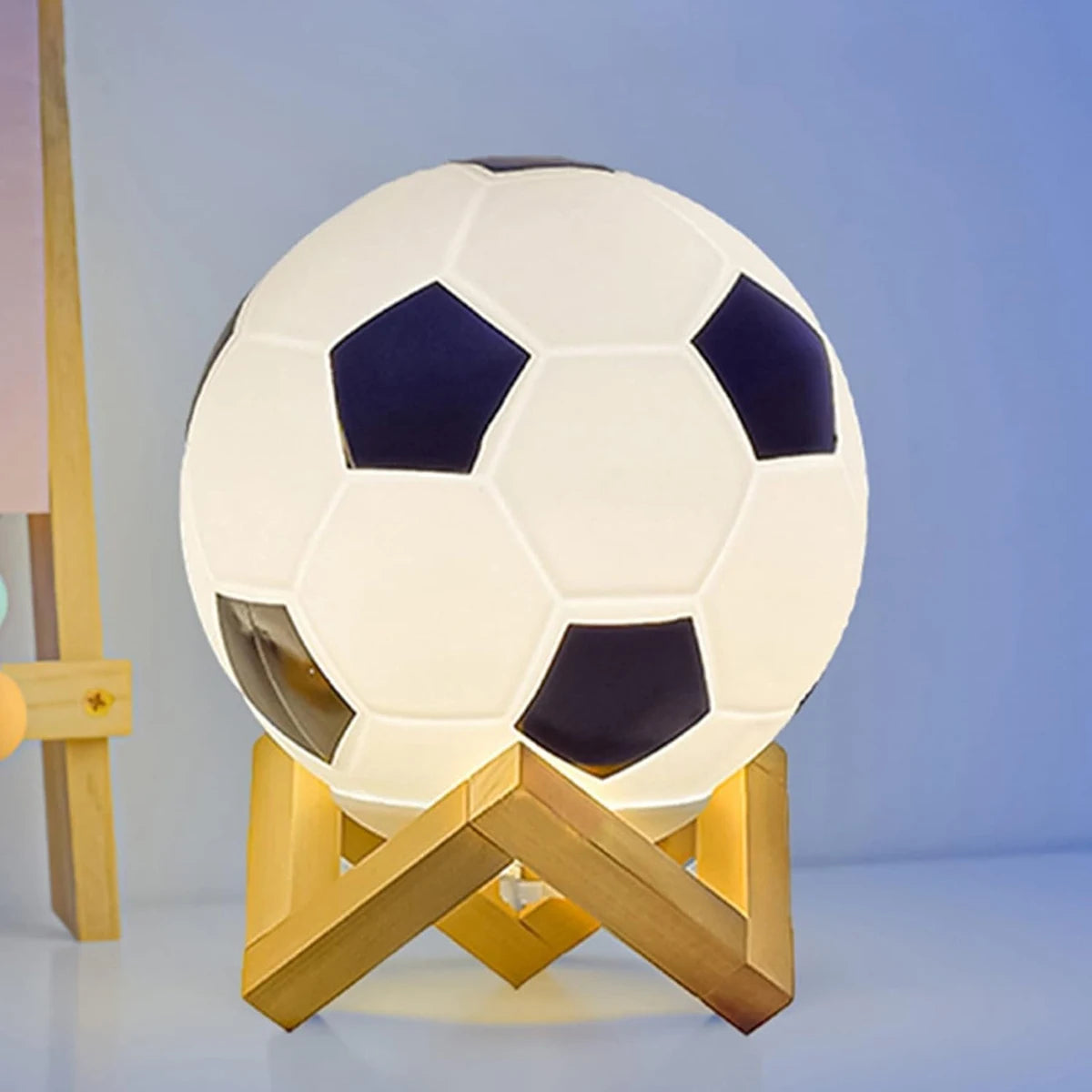 1 peça 14cm/5,5 pol. Luz noturna 3D de futebol, decoração de mesa para quarto, lâmpada de futebol alimentada por bateria, presente perfeito para decoração de adolescentes