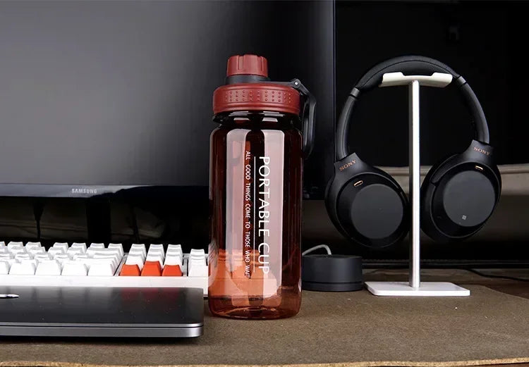 1 peça 1000ml copo criativo de grande capacidade garrafa esportiva de água para entusiastas de fitness garrafa agitadora de hidratação fácil de transportar