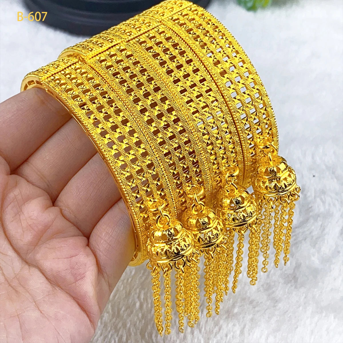 XUHUANG Novo Design Dubai Pulseiras Douradas com Pingente de Borla para Mulheres Indianas do Oriente Médio Nigeriano Joias de Luxo para Casamento