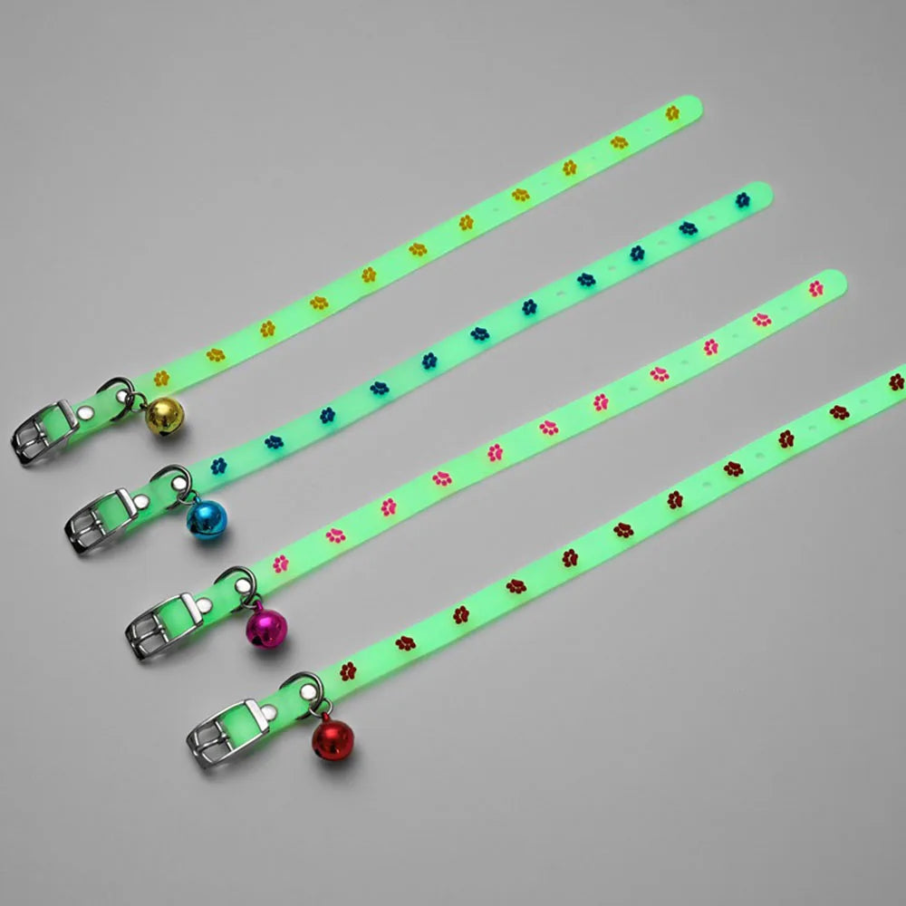 Coleiras brilhantes para animais de estimação com sino que brilham à noite, colar para cães e gatos, acessórios luminosos para gatinhos e filhotes