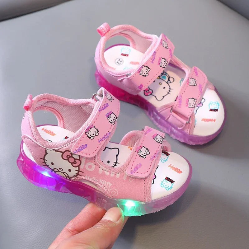 Sandálias infantis com luz LED para bebês meninas, sapatos casuais fofos da Hello Kitty para crianças, calçados antiderrapantes de praia para atividades ao ar livre, verão 2025
