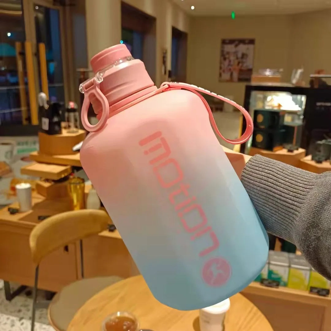 1 peça 2L Canudo Esportivo Grande Capacidade Fitness Com Canudo Plástico Portátil Garrafa de Água Ao Ar Livre Com Escala Chaleira Gradiente