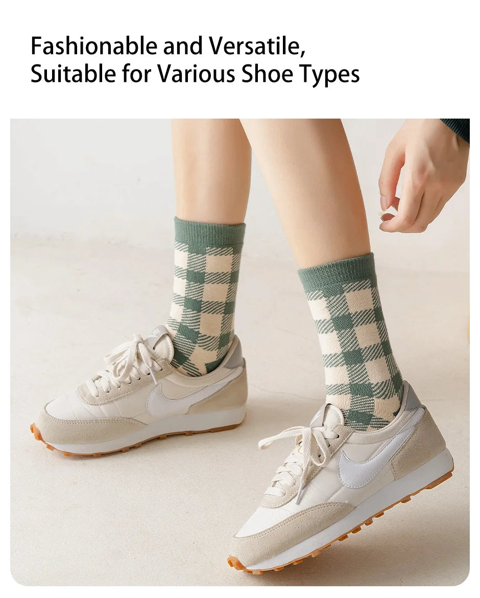 6 pares de meias femininas de outono e inverno com estampa de desenho animado, flor fofa, xadrez, listradas, estilo universitário, grossas e quentes, com laço