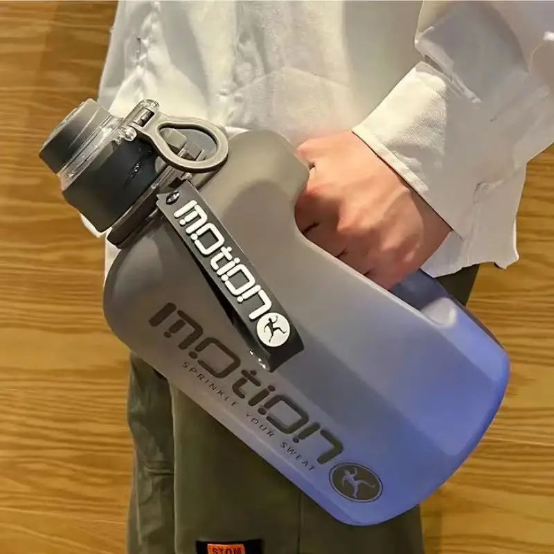 Garrafa de água esportiva de 2,4 litros com canudo, grande capacidade, fitness, com escala, chaleira gradiente, garrafa de água portátil de plástico para atividades ao ar livre