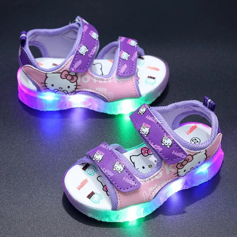 Sandálias infantis com luz LED para bebês meninas, sapatos casuais fofos da Hello Kitty para crianças, calçados antiderrapantes de praia para atividades ao ar livre, verão 2025