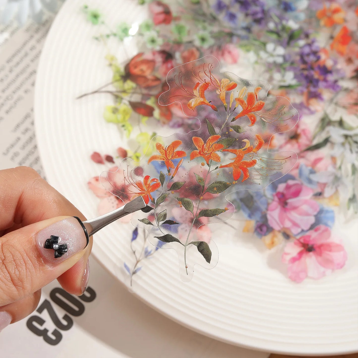 50 peças Adesivos transparentes de tinta INS com desenho de flor, grafite, telefone, guitarra, caderno, mala, garrafas de água, adesivos à prova d'água