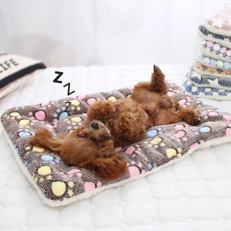 Cama de flanela espessada para cães, tapete macio para dormir para animais de estimação, cobertor quente para animais de estimação no inverno