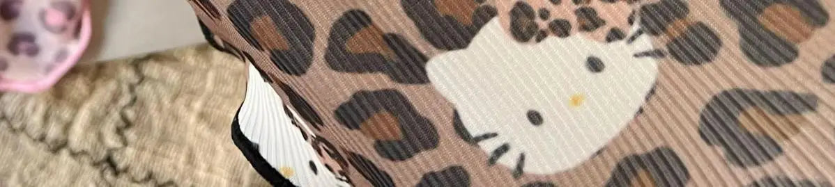 Novas roupas para animais de estimação, primavera/verão 2025, suspensórios corta-vento Spice Girls, estampa de leopardo, seda gelada e tecidos frescos, gatos e cães usam