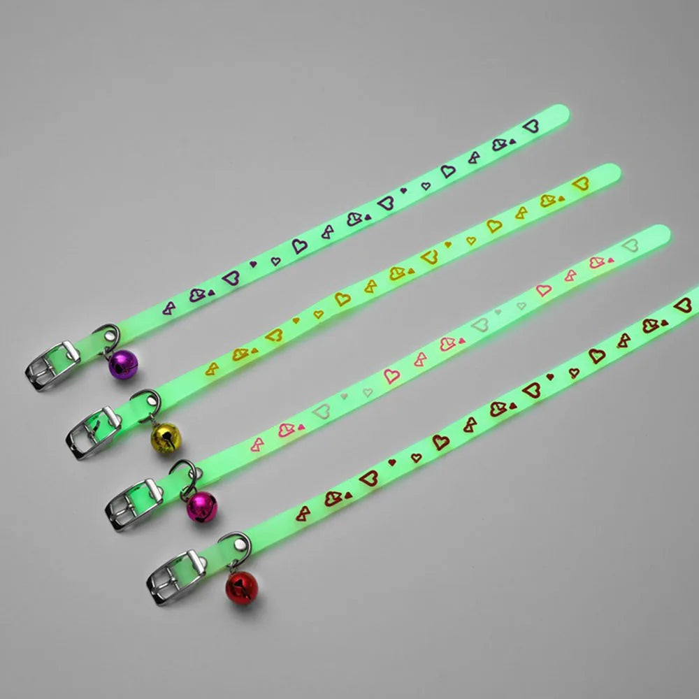 Coleiras brilhantes para animais de estimação com sino que brilham à noite, colar para cães e gatos, acessórios luminosos para gatinhos e filhotes