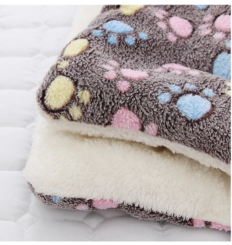 Cama de flanela espessada para cães, tapete macio para dormir para animais de estimação, cobertor quente para animais de estimação no inverno