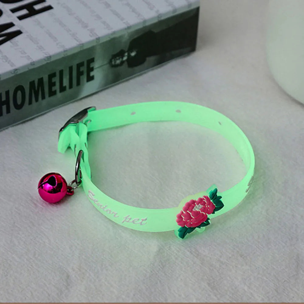 Coleiras brilhantes para animais de estimação com sino que brilham à noite, colar para cães e gatos, acessórios luminosos para gatinhos e filhotes