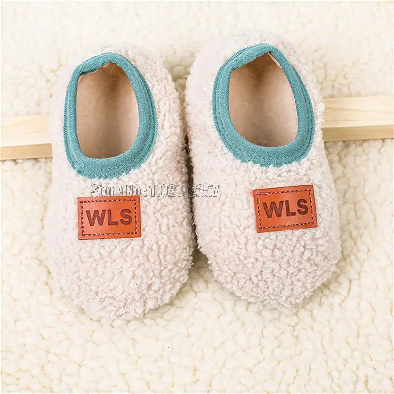 Pantufas de inverno para bebês, pantufas de chão para bebês, de pelúcia, quentes, para meninos e meninas, macias e antiderrapantes, para escola interna