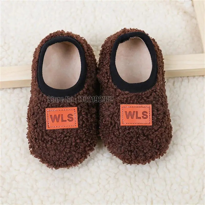Pantufas de inverno para bebês, pantufas de chão para bebês, de pelúcia, quentes, para meninos e meninas, macias e antiderrapantes, para escola interna