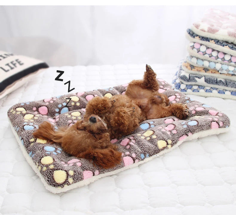 Cama de flanela espessada para cães, tapete macio para dormir para animais de estimação, cobertor quente para animais de estimação no inverno