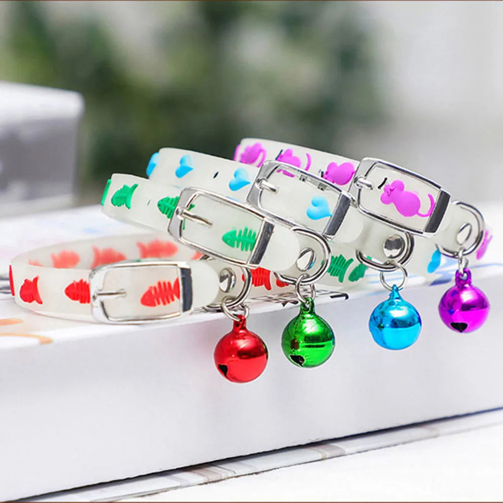 Coleiras brilhantes para animais de estimação com sino que brilham à noite, colar para cães e gatos, acessórios luminosos para gatinhos e filhotes