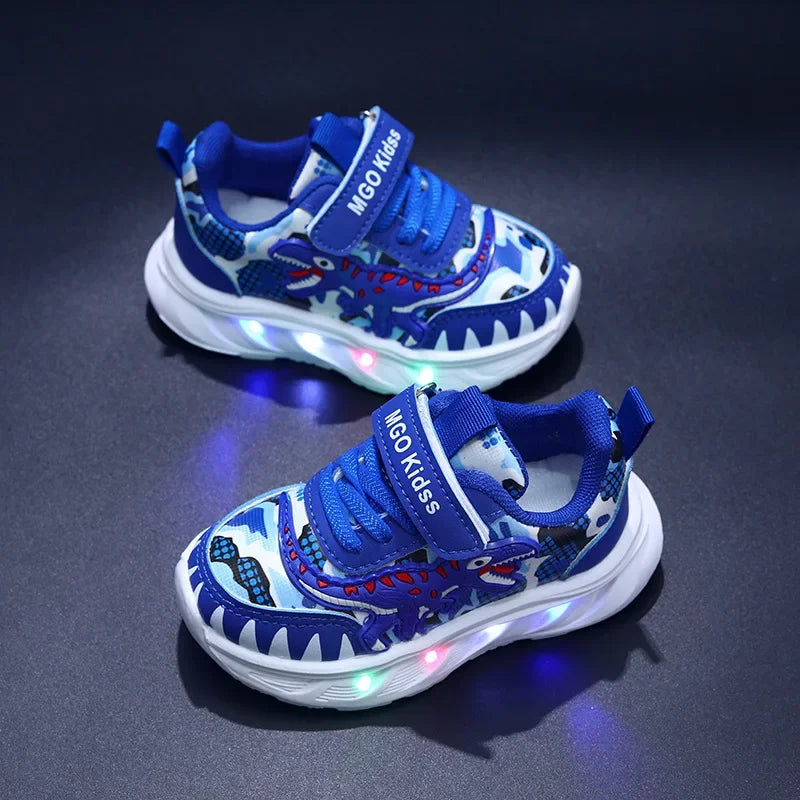 Tênis esportivos infantis novos de primavera com desenho de dinossauro e luz LED para meninos, sola macia, tênis casuais para crianças de 2 a 6 anos