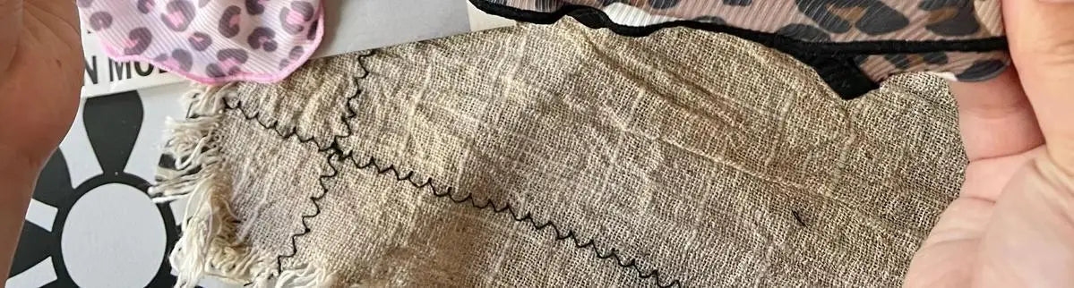 Novas roupas para animais de estimação, primavera/verão 2025, suspensórios corta-vento Spice Girls, estampa de leopardo, seda gelada e tecidos frescos, gatos e cães usam