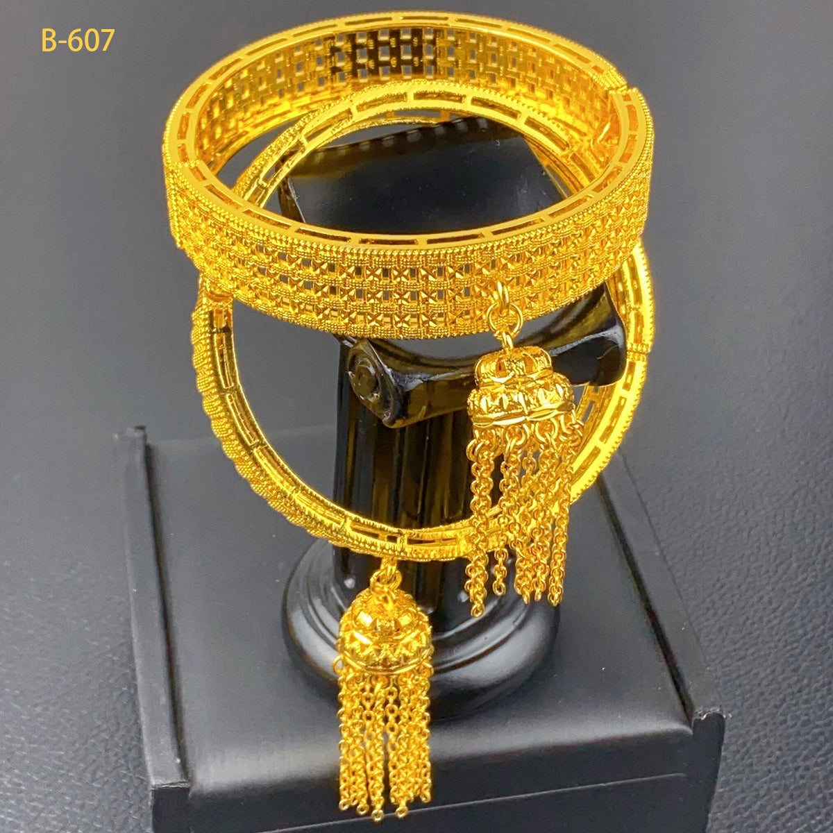 XUHUANG Novo Design Dubai Pulseiras Douradas com Pingente de Borla para Mulheres Indianas do Oriente Médio Nigeriano Joias de Luxo para Casamento