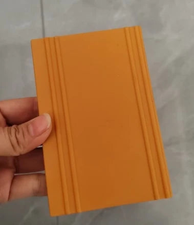 Ferramenta para remoção de pelos de animais de estimaçãoFerramenta para remoção de pelos de animais de estimaçãoRemovedor de pelos de cães de estimação