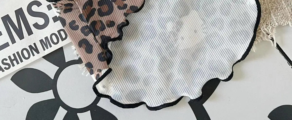 Novas roupas para animais de estimação, primavera/verão 2025, suspensórios corta-vento Spice Girls, estampa de leopardo, seda gelada e tecidos frescos, gatos e cães usam