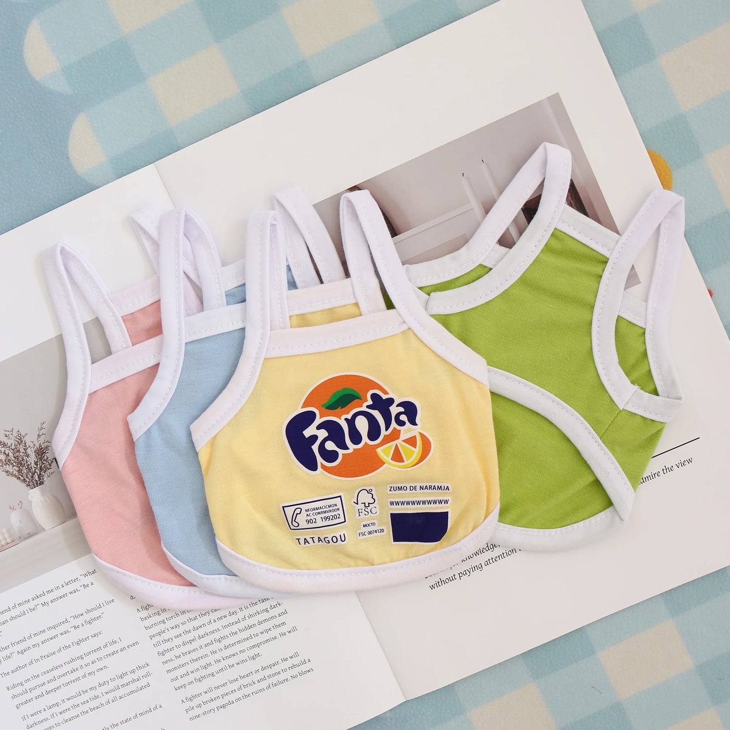 Novas roupas para cães e gatos primavera/verão, estilo fino, suspensório de refrigerante de frutas com dopamina estilo ocidental, colete fofo estilo curto