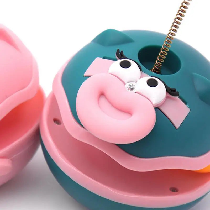 Brinquedos interativos para gatos, brinquedo interativo para gatos, bola giratória, acessórios para gatinhos com sino de penas, suprimentos para animais de estimação, jogos de enriquecimento para ambientes internos
