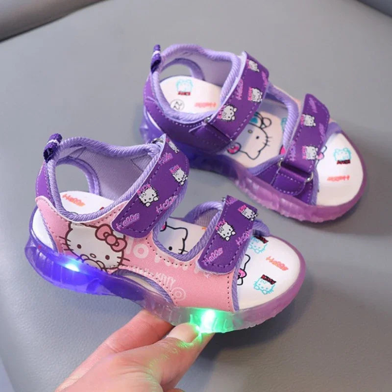 Sandálias infantis com luz LED para bebês meninas, sapatos casuais fofos da Hello Kitty para crianças, calçados antiderrapantes de praia para atividades ao ar livre, verão 2025