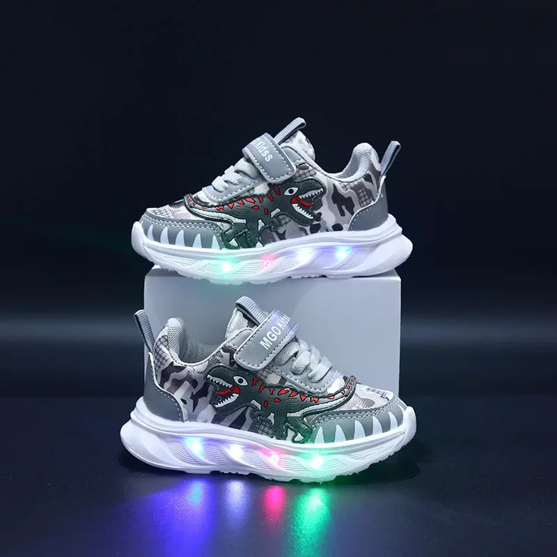 Tênis esportivos infantis novos de primavera com desenho de dinossauro e luz LED para meninos, sola macia, tênis casuais para crianças de 2 a 6 anos