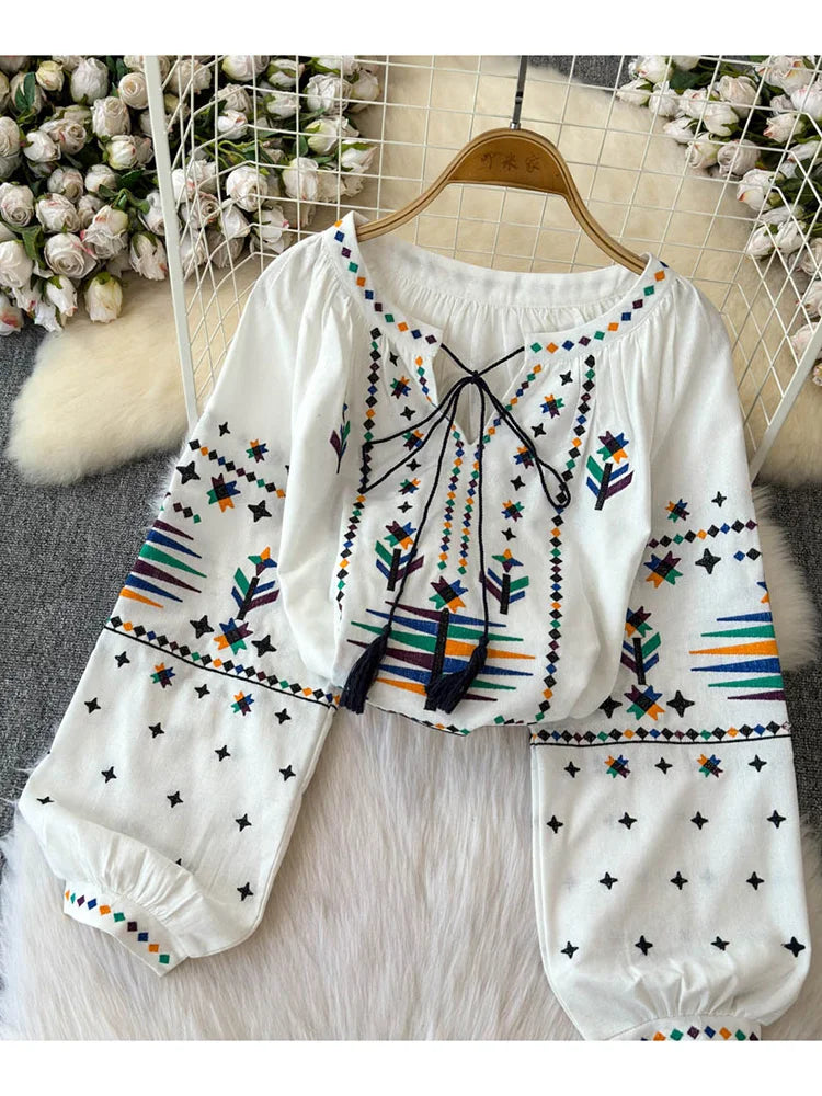 Blusa feminina de outono temperamento elegante vintage camisa bordada 2024 novo estilo boêmio férias top solto BL026