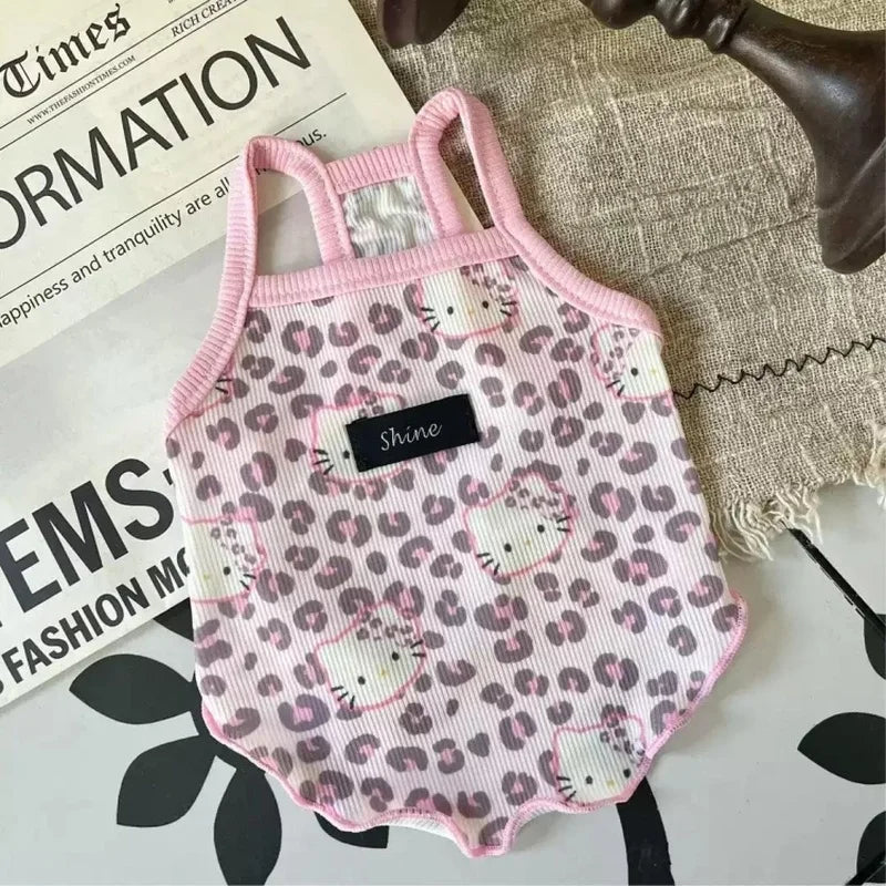 Novas roupas para animais de estimação, primavera/verão 2025, suspensórios corta-vento Spice Girls, estampa de leopardo, seda gelada e tecidos frescos, gatos e cães usam