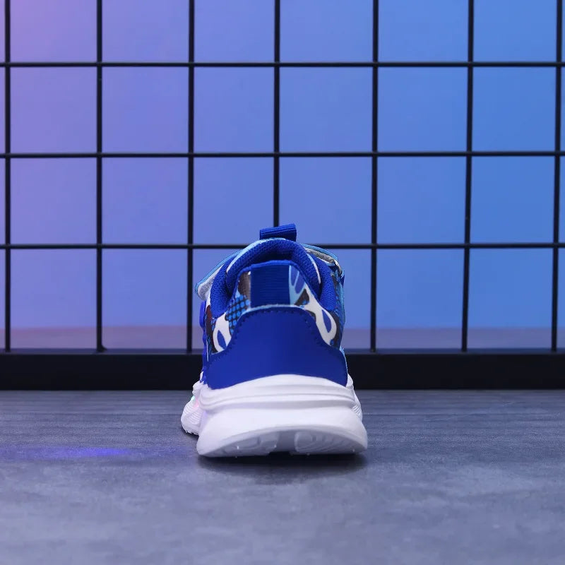 Tênis esportivos infantis novos de primavera com desenho de dinossauro e luz LED para meninos, sola macia, tênis casuais para crianças de 2 a 6 anos