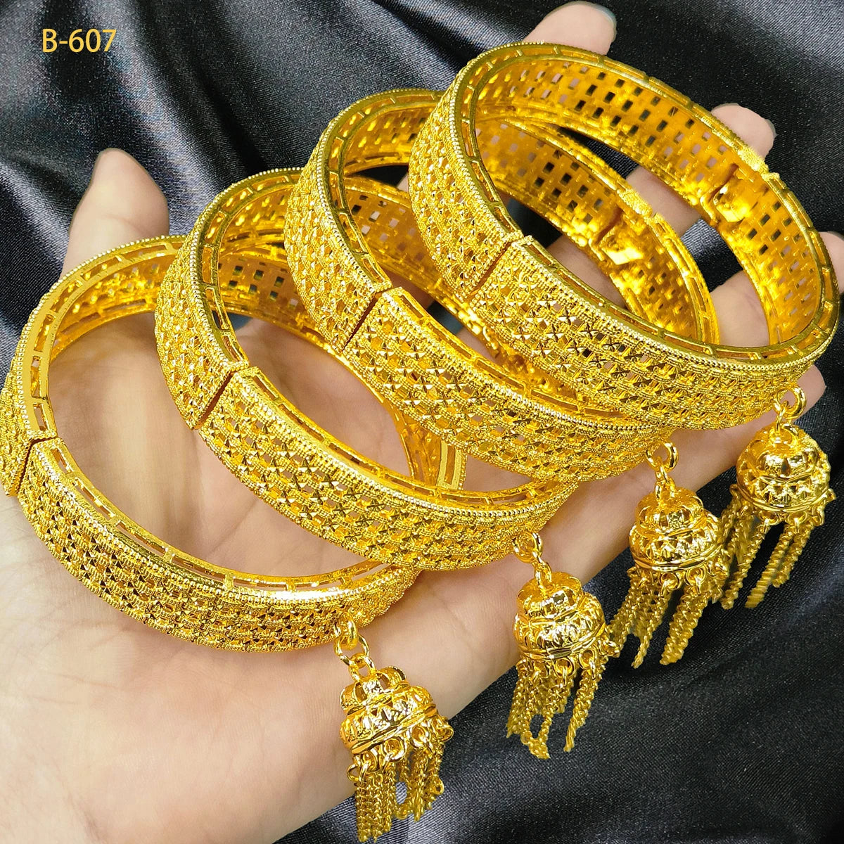 XUHUANG Novo Design Dubai Pulseiras Douradas com Pingente de Borla para Mulheres Indianas do Oriente Médio Nigeriano Joias de Luxo para Casamento