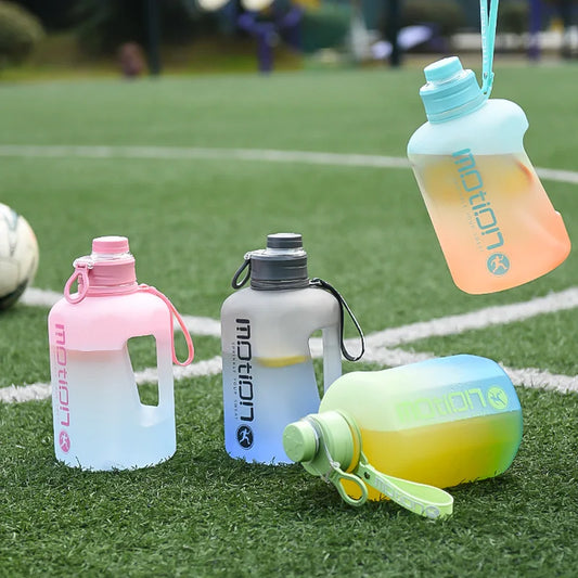 1 peça 2L Canudo Esportivo Grande Capacidade Fitness Com Canudo Plástico Portátil Garrafa de Água Ao Ar Livre Com Escala Chaleira Gradiente